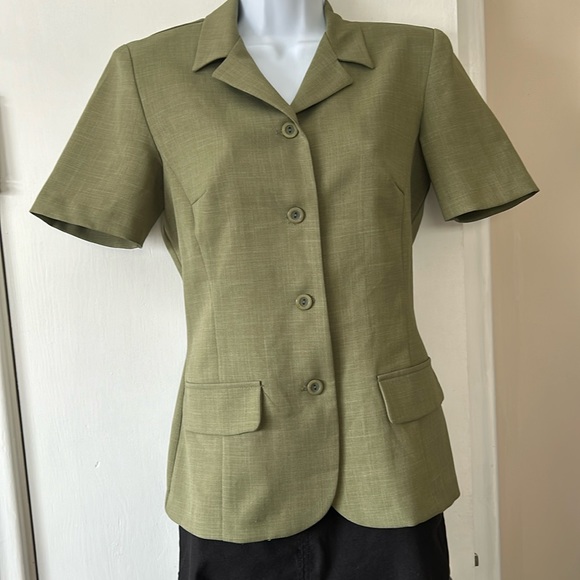 Suzy Shier Short Sleeve Blazer - Picture 2 of 10
